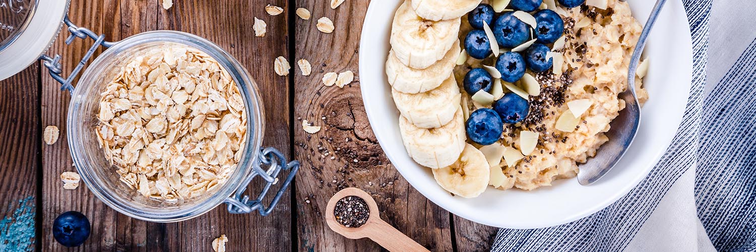 Chia-Haferbrei-mit-Blaubeeren-und-Banane 1500x500